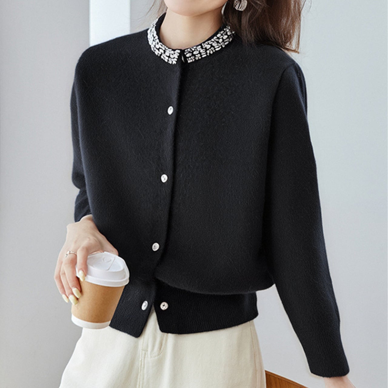 ビジュー付きラウンドネックカーディガン Me1494