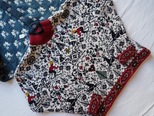 1990's Animal motif Mock neck sweater