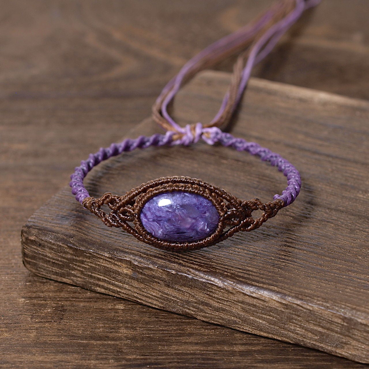 【一点物】チャロアイトのルースを包んだマクラメブレスレット