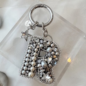 【 R 】initial charm No.1240