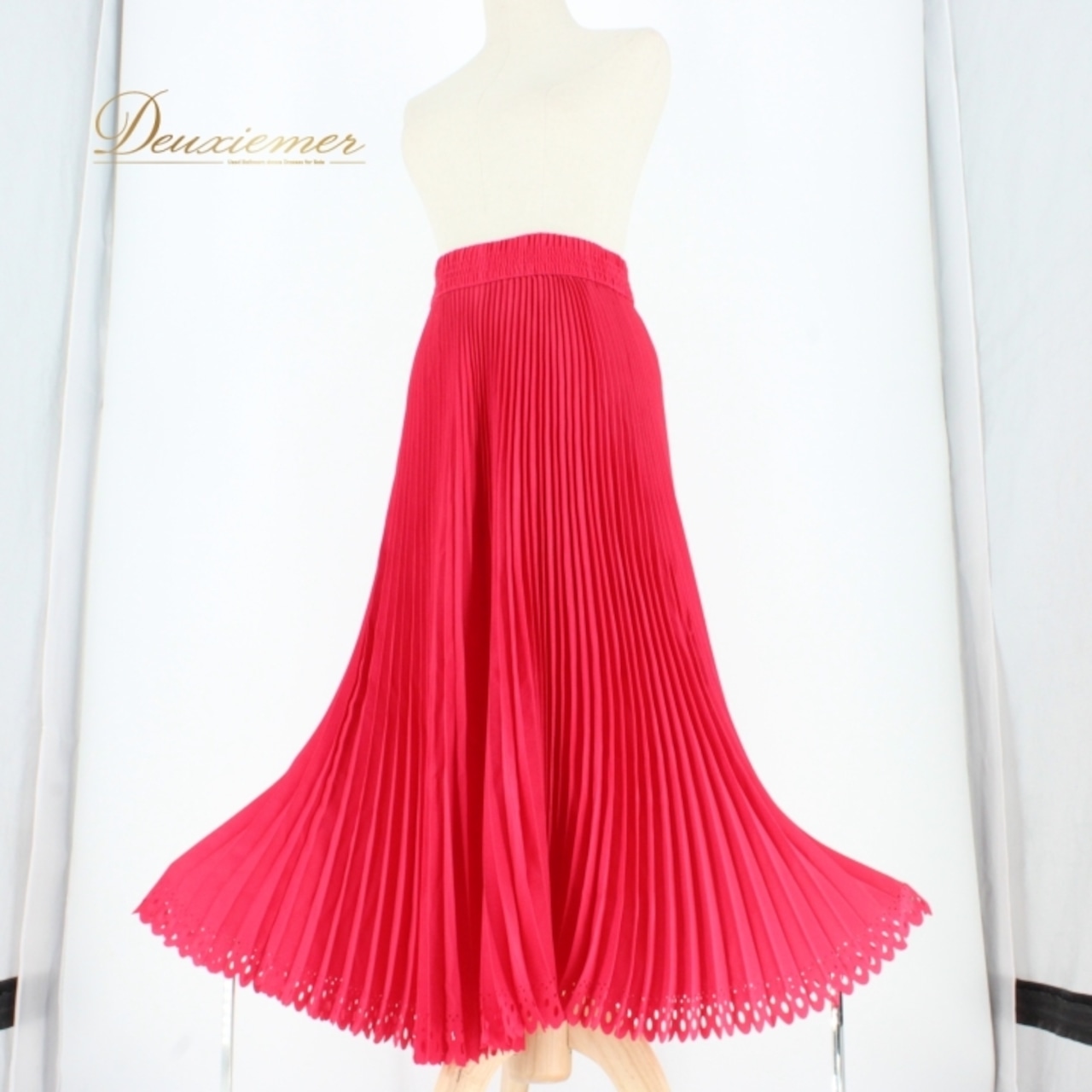 社交ダンス 衣装 スタンダード スカート レッスンウェア レディース atelier eiko アトリエエイコ プリーツ レッド系 練習着 派手 ポリエステル ウエストゴム 伸縮性 有り 総丈 約85cm ウエスト 約32cm マゼンタレッド 女性用 ダンス衣装 フレアスカート 丸襟 スカート丈 サルサ バレエ スタイリッシュ エレガント パーティーイベント