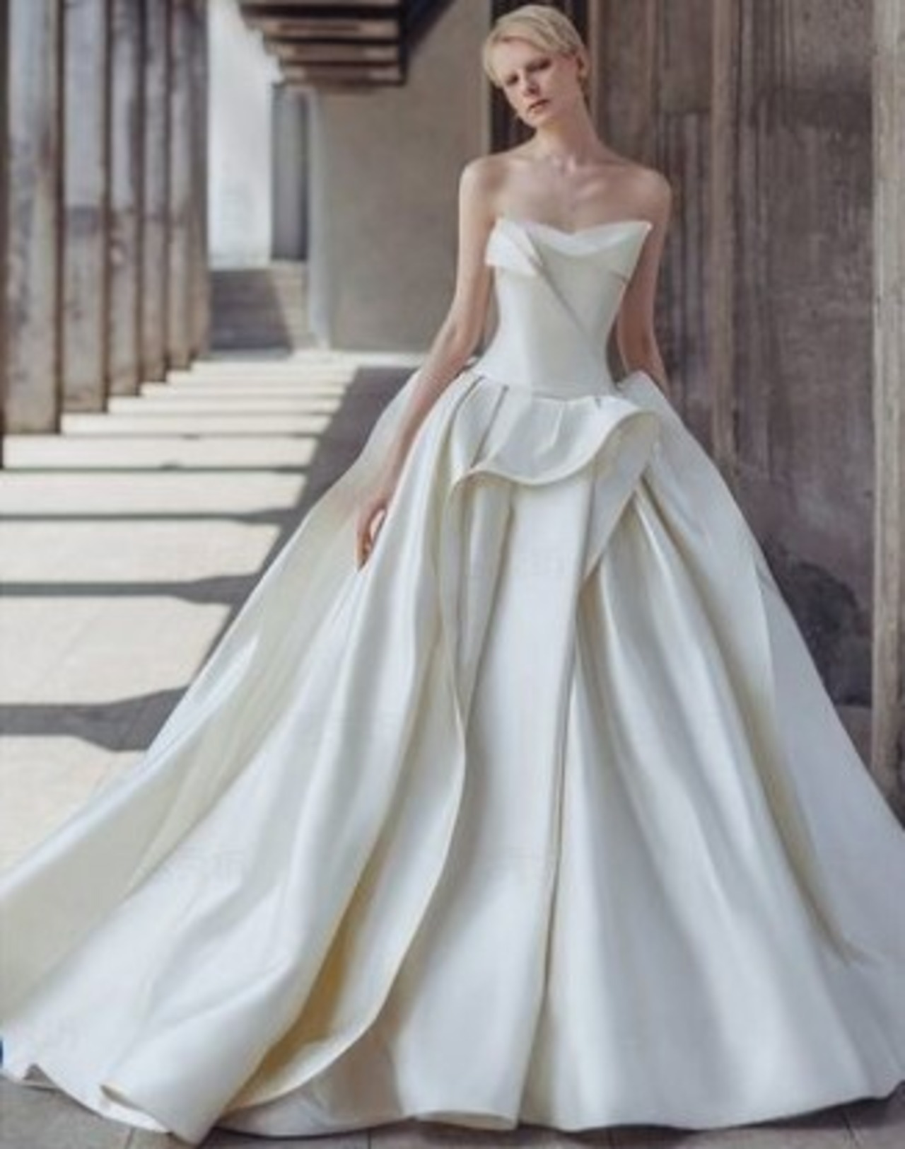 高品質！ クラシカル 光沢サテン トレーン/ロング ウエディングドレス  