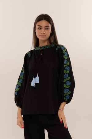 ウクライナ刺繍ヴィシヴァンカ　手刺繍　レディース・フリーサイズ