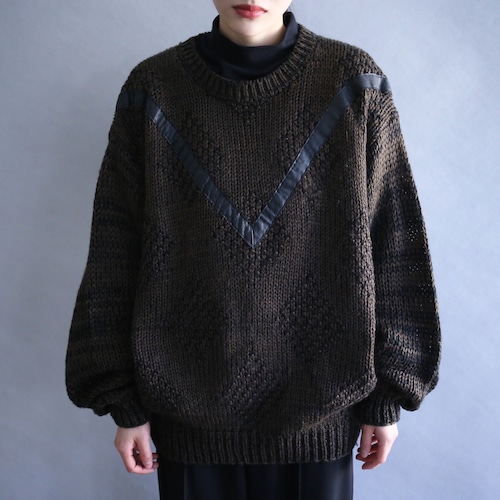 real leather V-line patchwork design loose silhouette low gauge knit sweater
