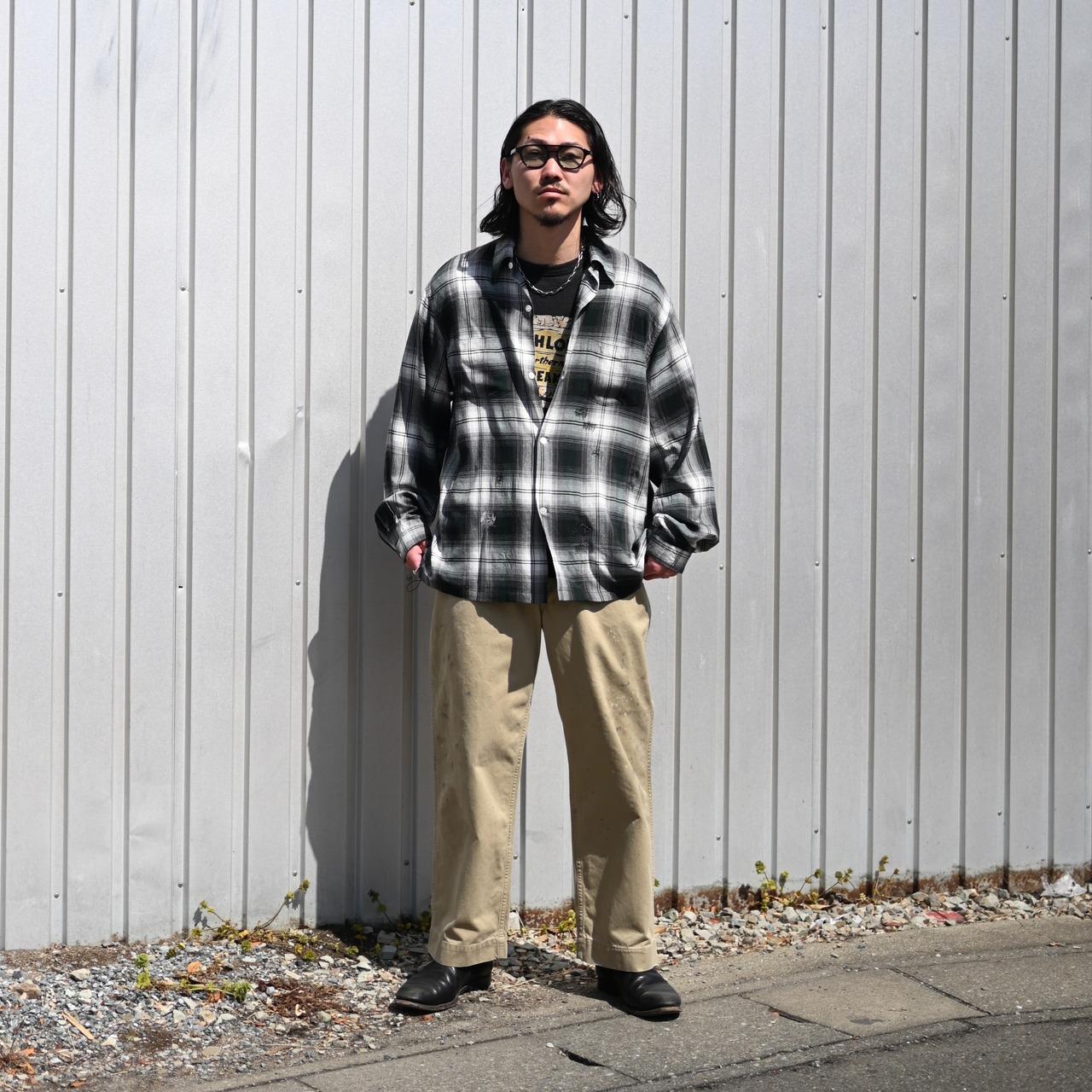 BOWBOW(バウワウ）レーヨンチェックシャツ,チノパンコーディネート