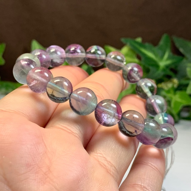 10.うる艶フローライト・ブレスレット