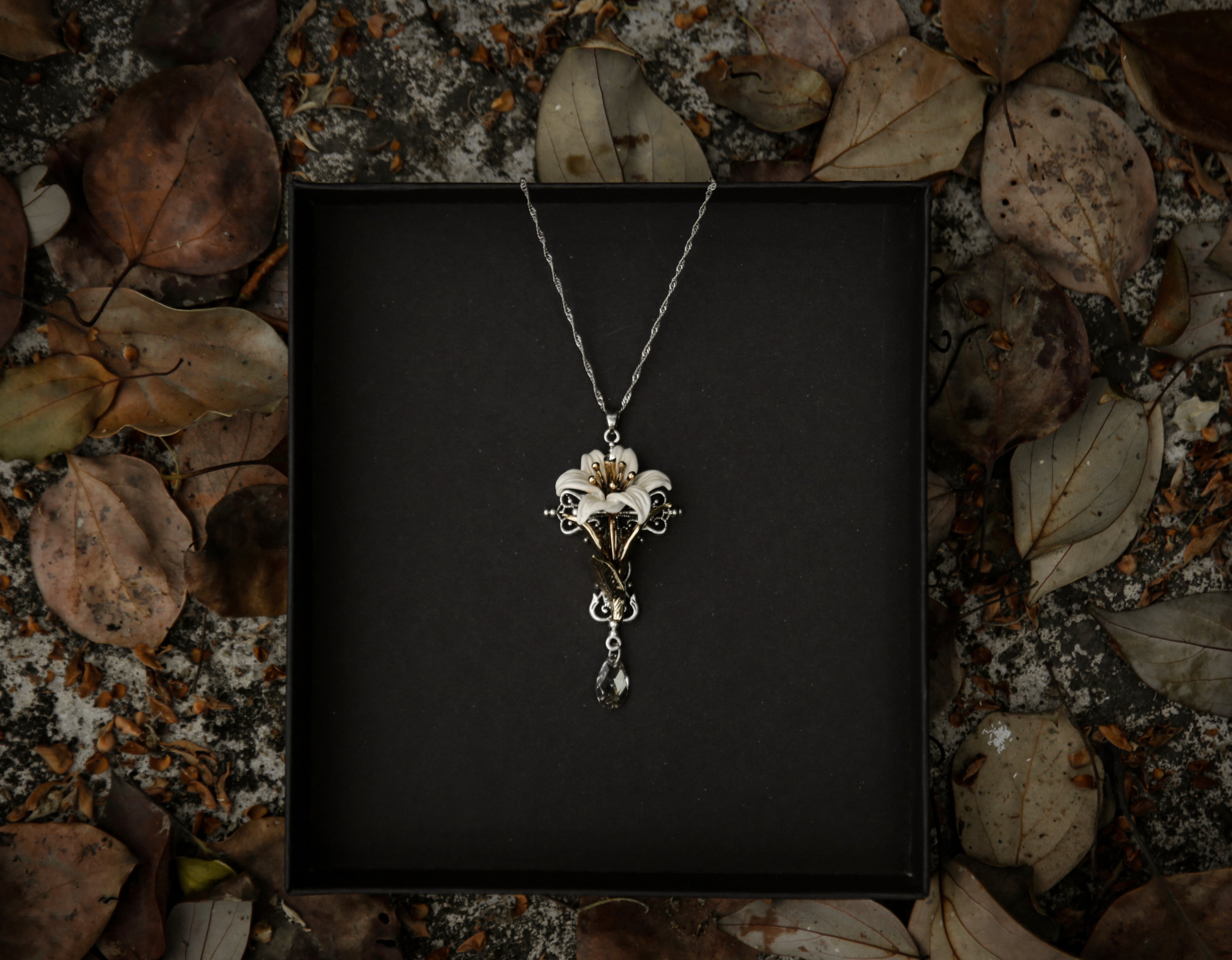 小夜百合 ネックレス・一輪 | HoshibakoWorks