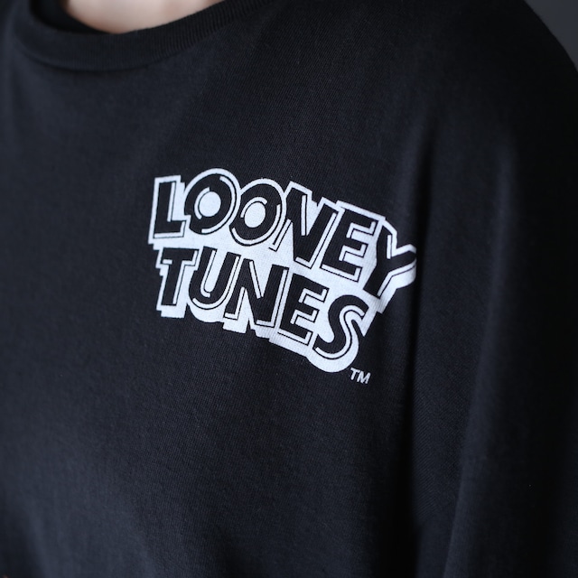 "LOONEY TUNES" random position character design l/s tee