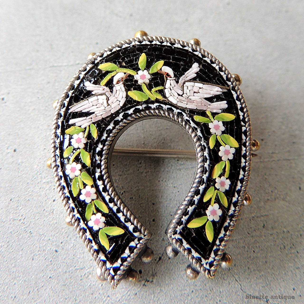 イタリアアンティーク マイクロモザイク つがいの鳩 ホースシュー ブローチ