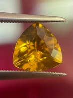 ゴールドベリル トリリアント 9x9mm, 2.1ct - ブラジル産