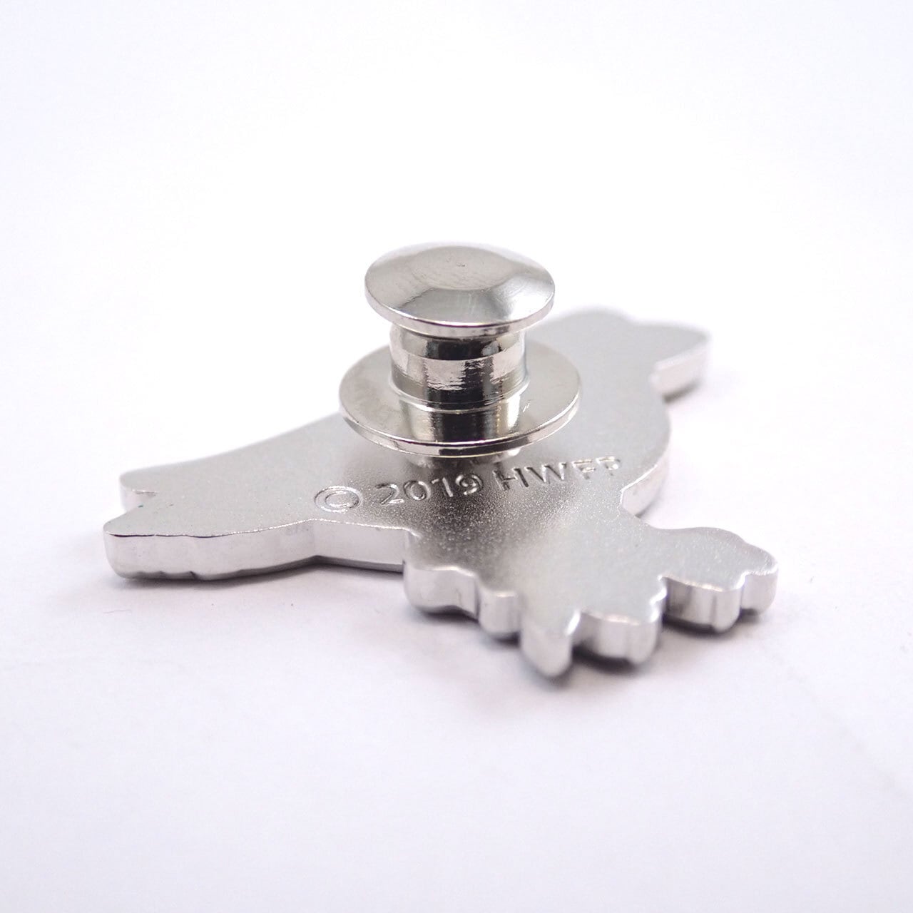 本七宝ピンバッジ（カラス金羽）『HELLO WORLD』 | 京きらら