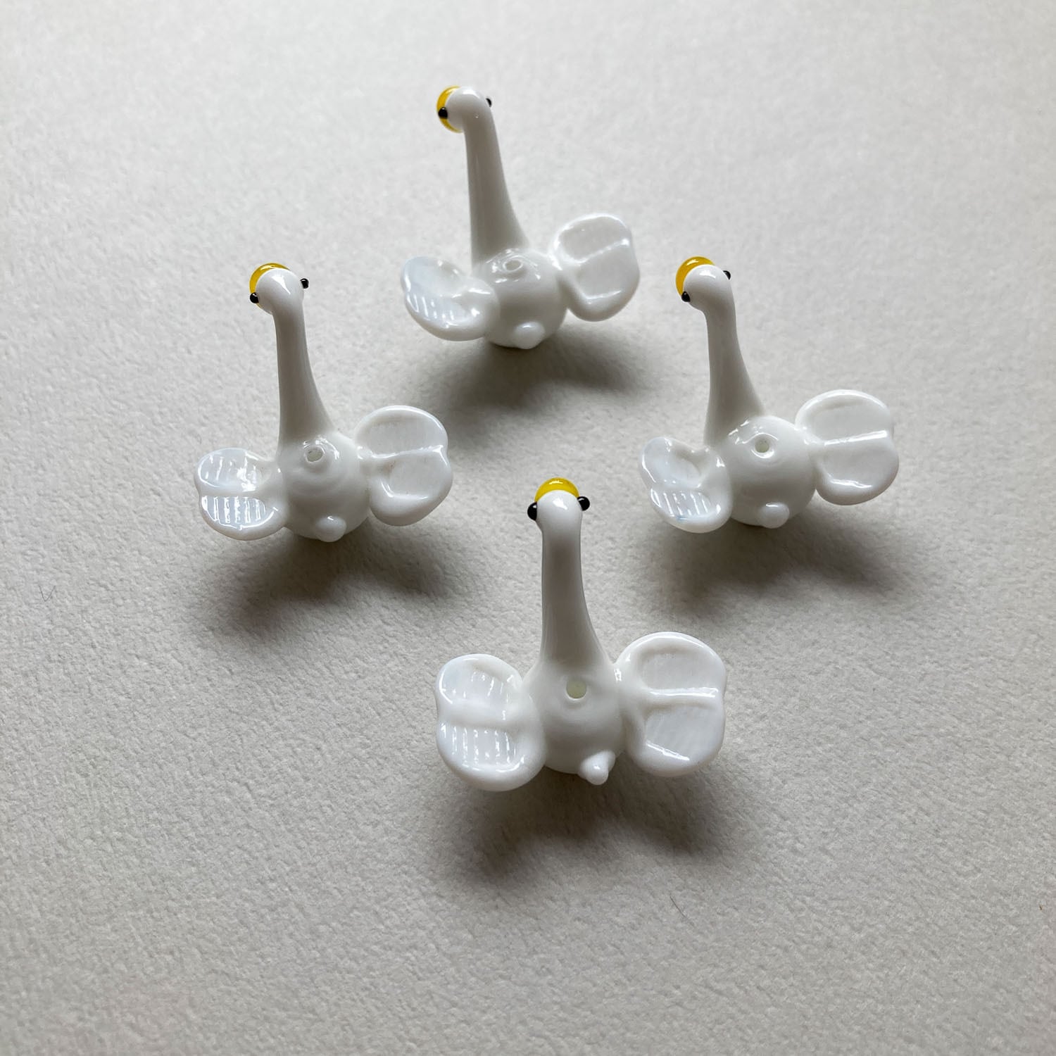 羽ばたくアヒルのガラスビーズ | Dua-アクセサリーパーツショップ