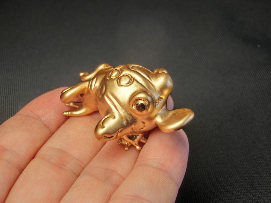 クリスタル製 黄金色 金蟾 （キンセン・ゼニガエル）（高さ約3.5cm）小 