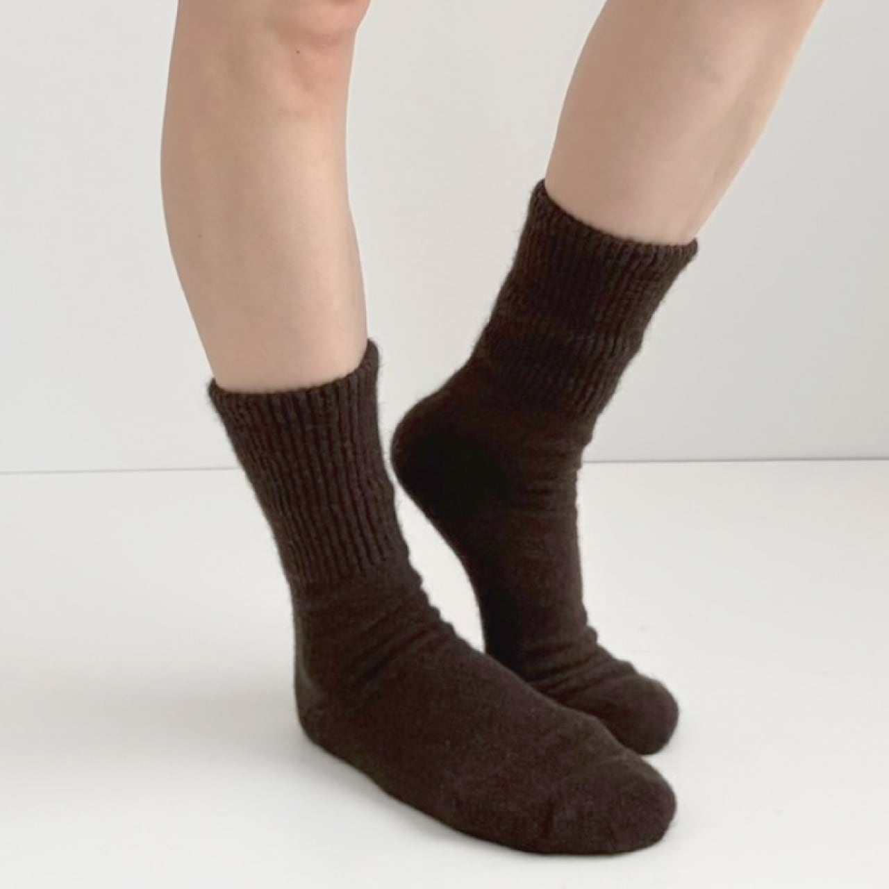 ヤクの靴下／毛100％タイプ｜こげ茶 | 空飛ぶ羊 BASE webshop