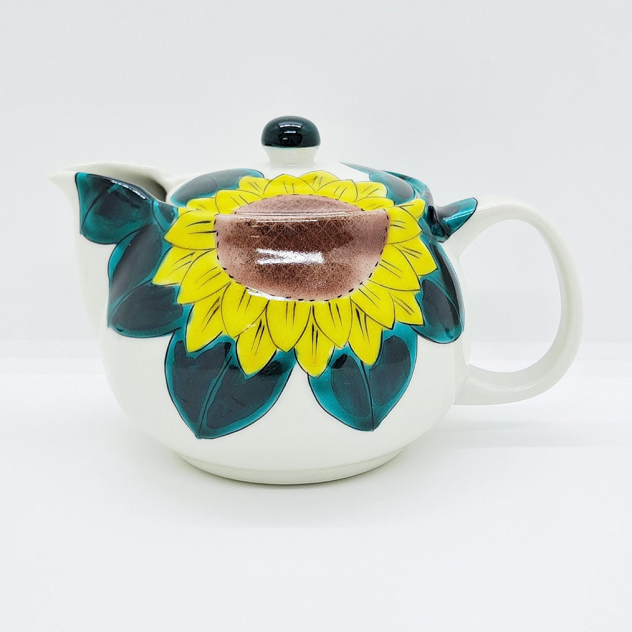 個性的でアートな器 陶芸作家【望月 薫 a.k.a ILL CERAMICS】Serrated