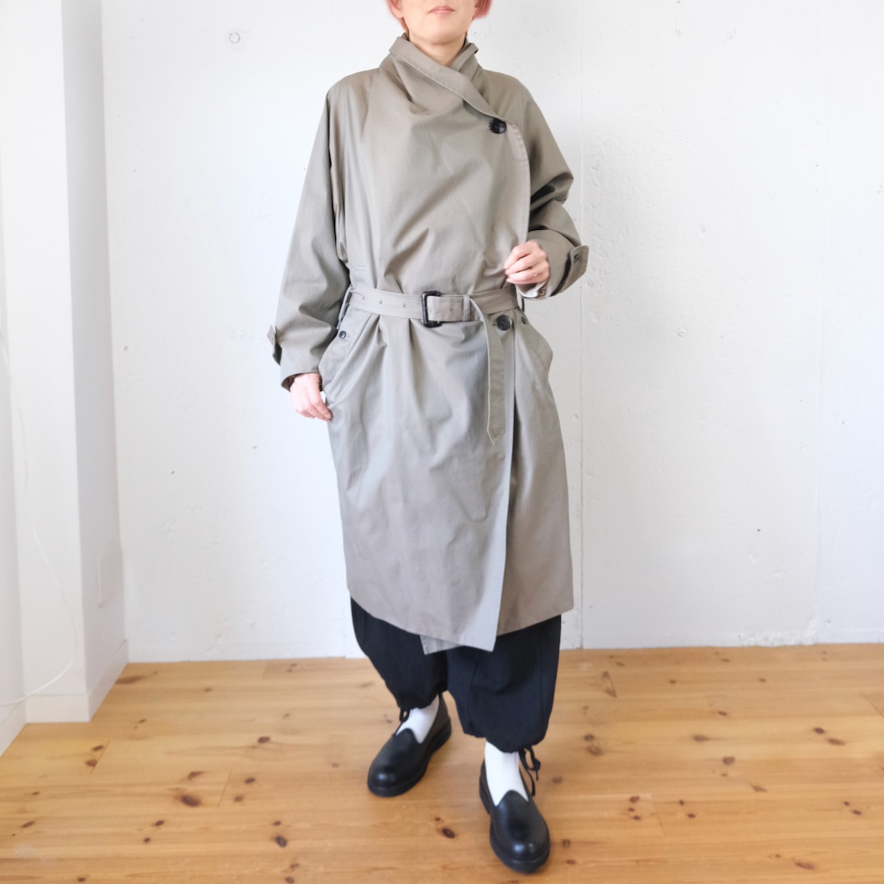 Native Village(ネイティブヴィレッジ) No.09/ suburb : 郊外 ラップコート (moss khaki)