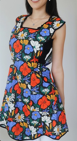 Bitter Cherryエプロン