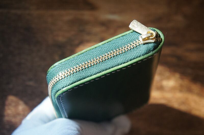 ルガトショルダーのミニラウンドファスナー【パロットグリーン