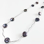 様々なパールの形が特徴！ 淡水パール　ステーションネックレス ne1097