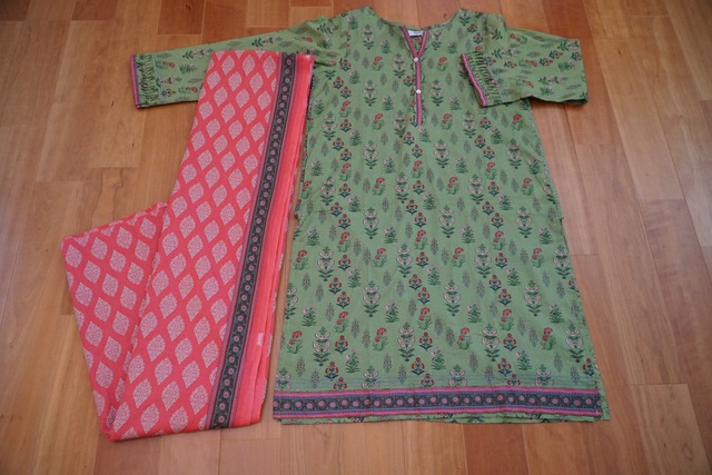 パキスタン人気ブランドZEEN　落ち着いた可愛さ　緑とピンクの２点セットMサイズ（ワンピースと大判ショール）(013)