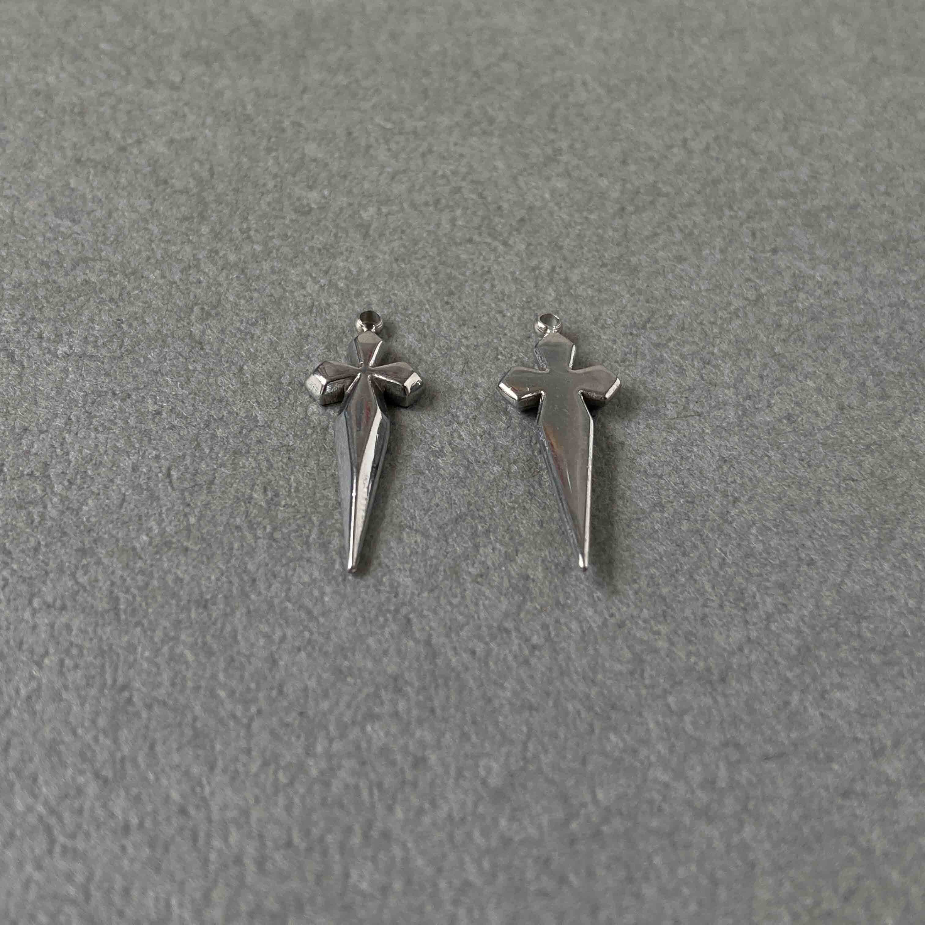 なお出品❣ アクセサリー 10点 ソードモチーフのクロス ステンレスチャーム | Dua-アクセサリーパーツ