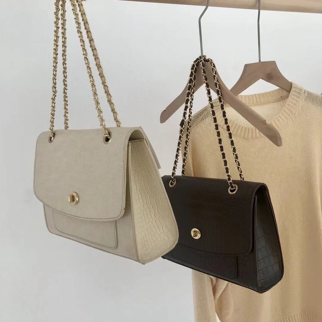 キルティングチェーンバッグ