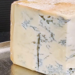 イタリア産 ゴルゴンゾーラ ドルチェ DOP 600g｜フレッシュカット ブルーチーズ Italian Gorgonzola Dolce DOP 600g – Grassfed Mild Blue Cheese