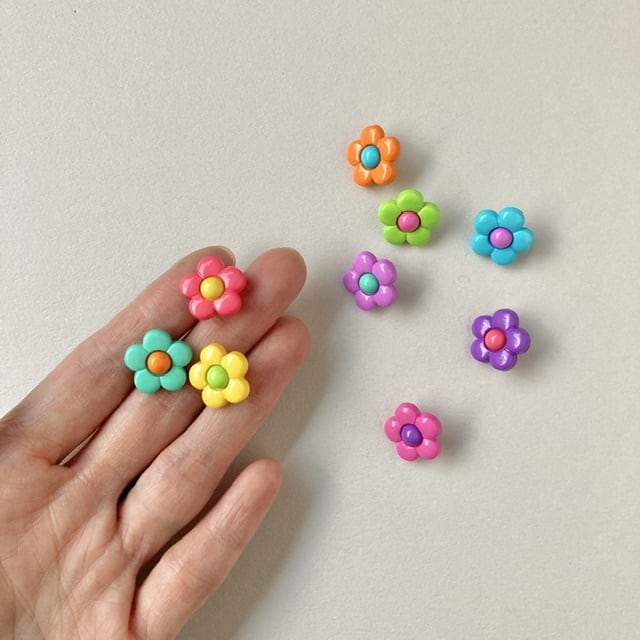再入荷〉JJボタン カラフルフラワーボタンパックS 15mm（9p） | Dua