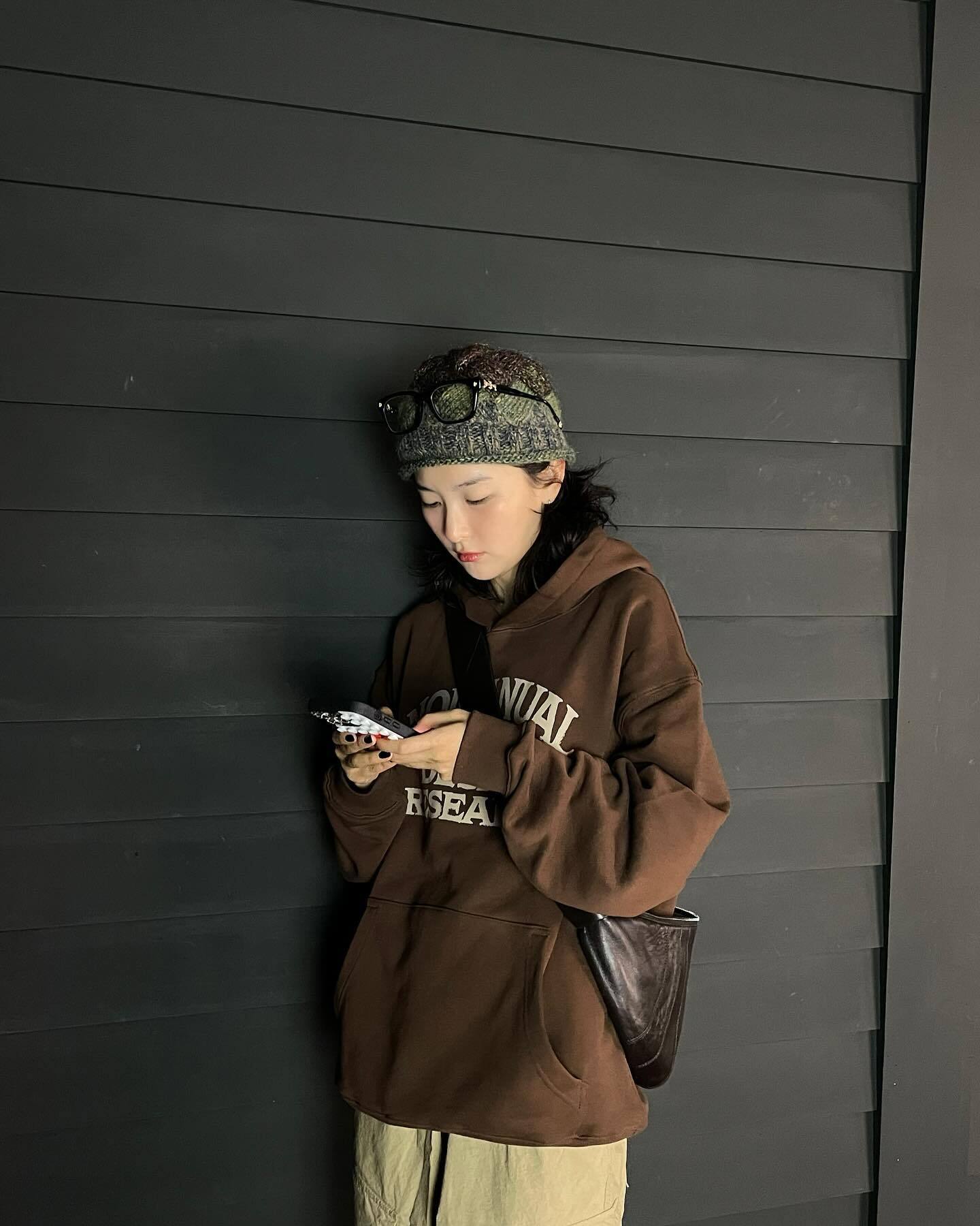 ☆RED VELVET スルギ 着用！！【NOMANUAL】A.G HOODIE - BROWN | もごつ