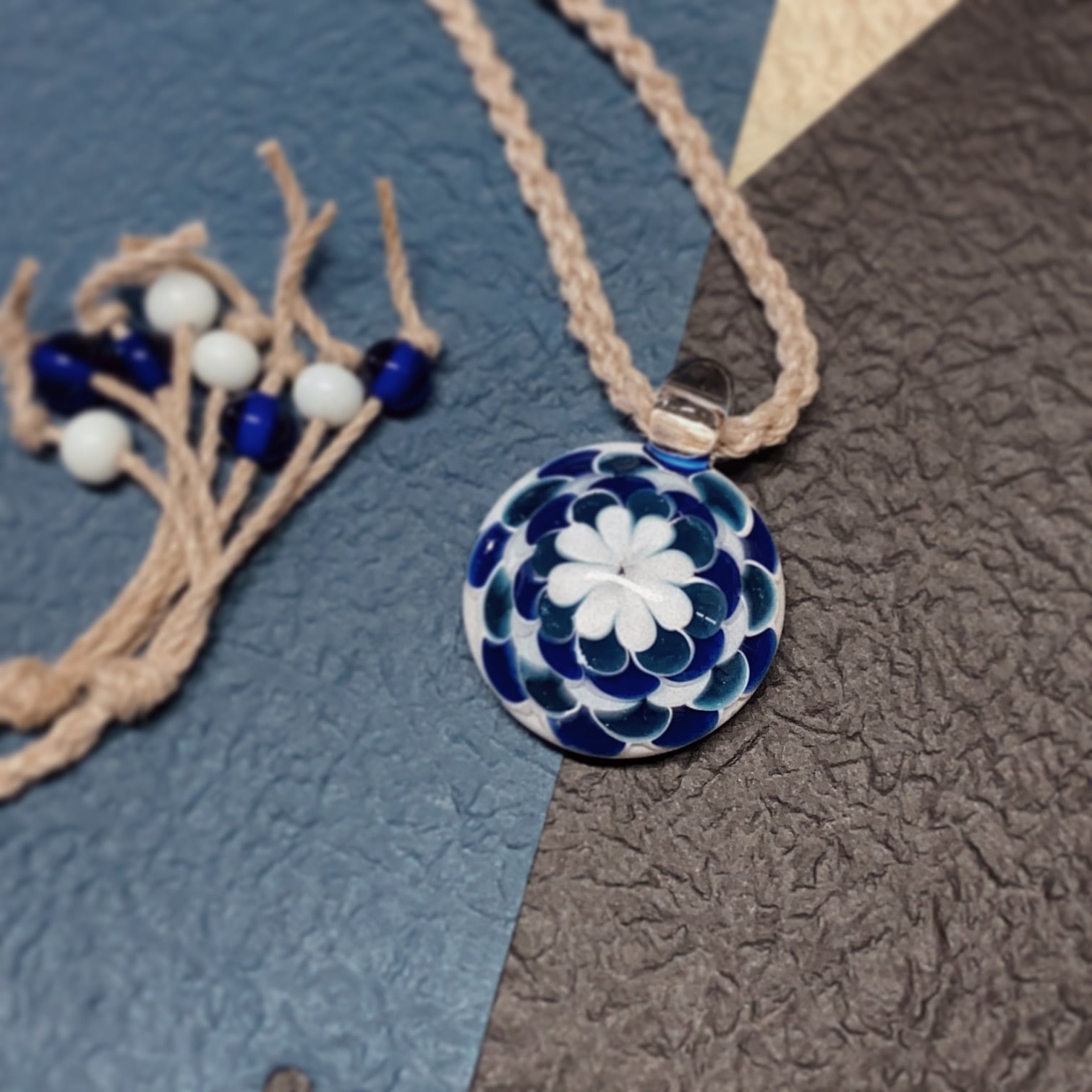 青のドット麻紐ネックレス | ガラス工房 LAMP WORK TASUKU ＊とんぼ玉＊