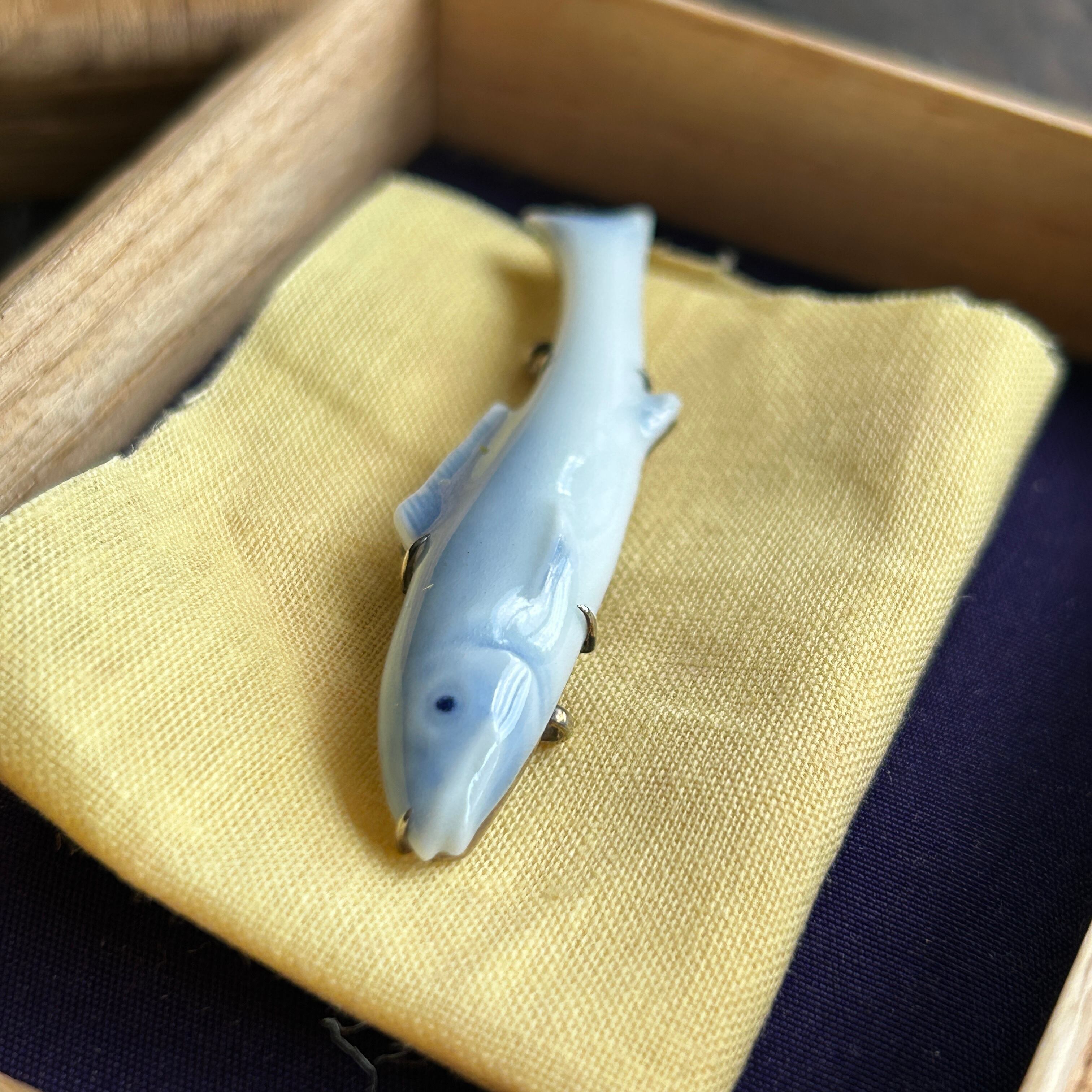 12代今右衛門　繊細な香魚の帯留め　WG使用