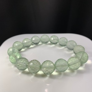 3.優しい色合いミントグリーンフローライトブレスレット