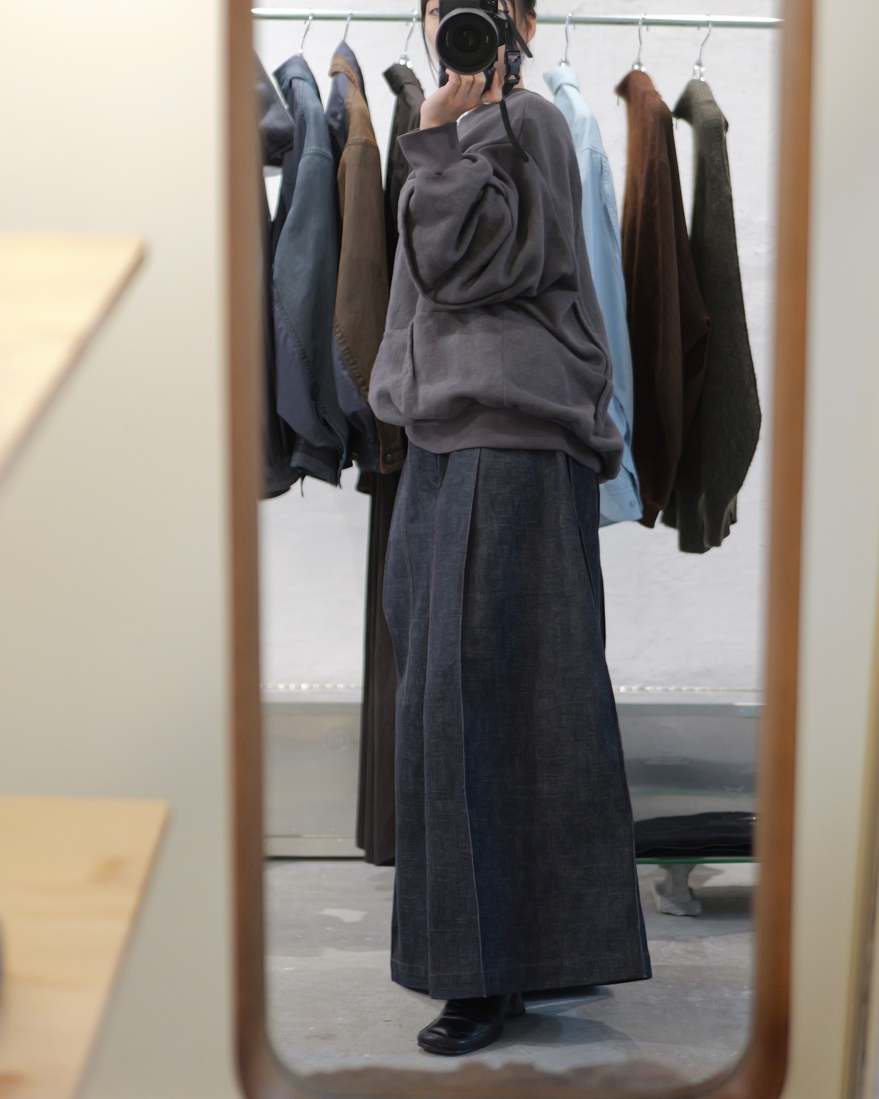 予約販売 | i’m here : - “BOX” DENIM PANTS ：Navy｜13.5ozリジッドデニム／箱型シルエット／1パーツ構成／スクエアシルエット／レザーパーツ