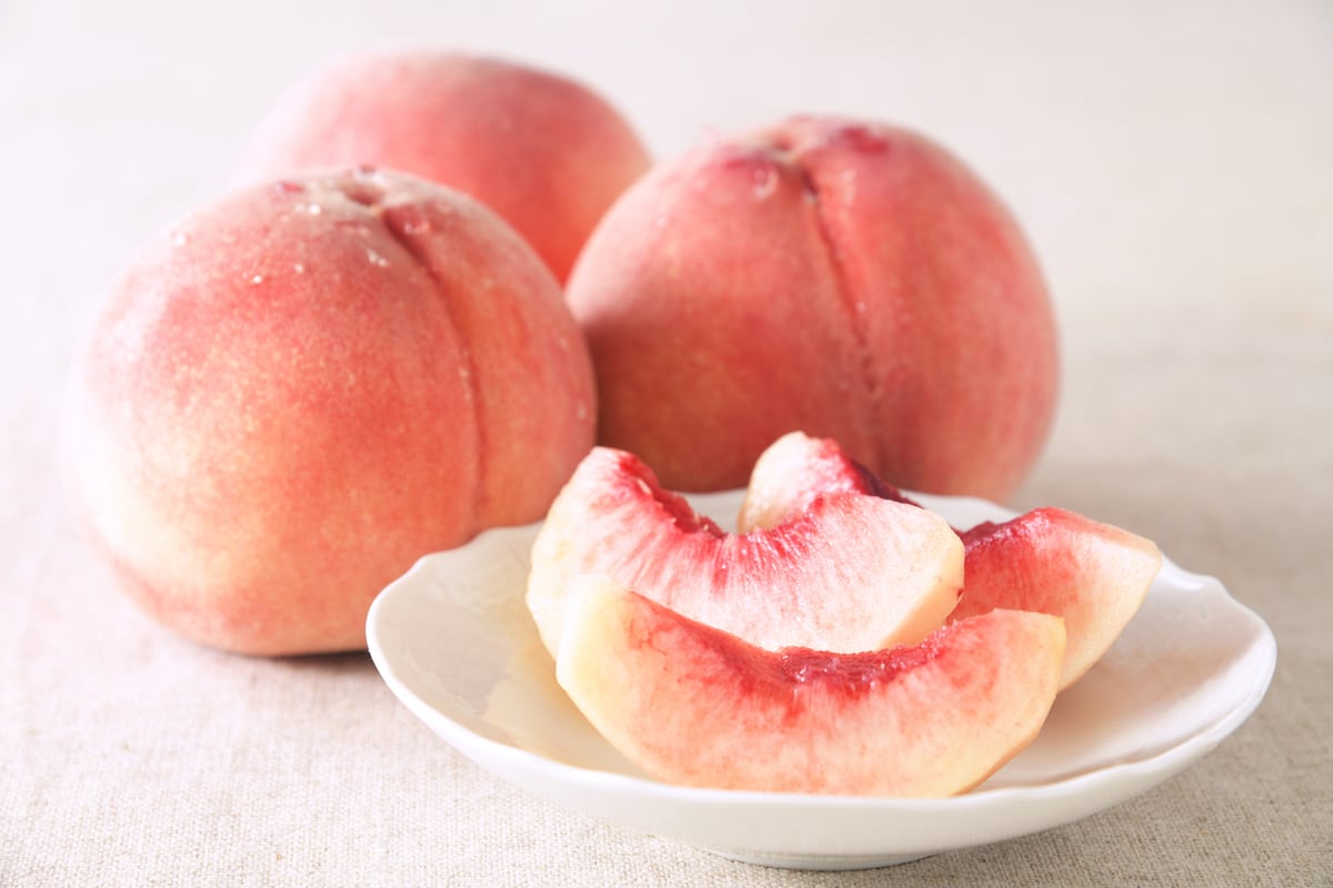 桃（2kg 5～8個入り） | やまなし自然塾特別栽培果樹ギフトショップ