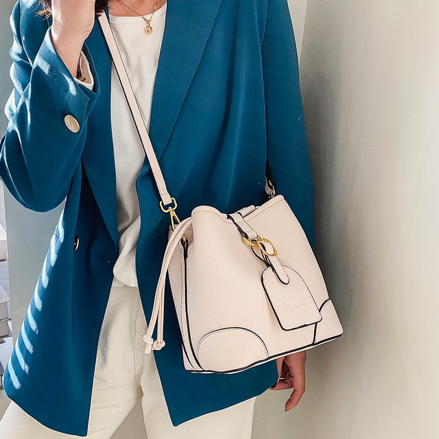 レッドシングル メッセンジャーバッグ Tiancai_Wing_Bag85152276908