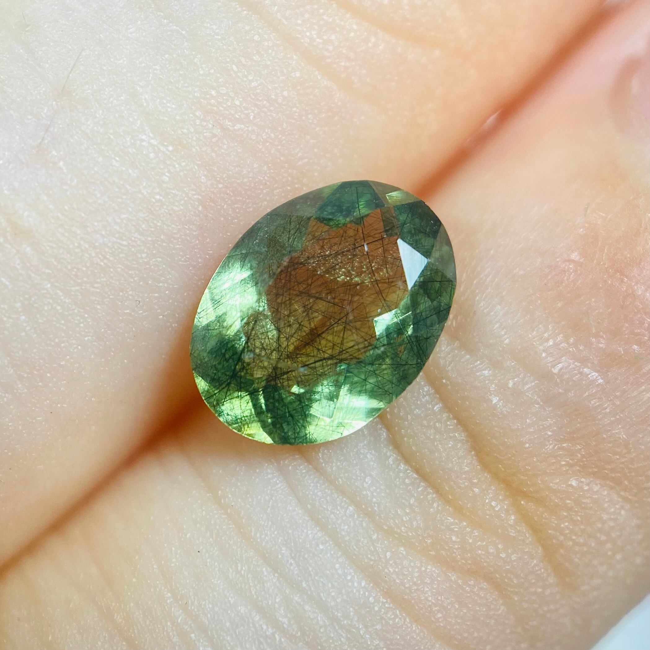 大人ダークな癒しのグリーン　ルドウィジャイトインペリドット