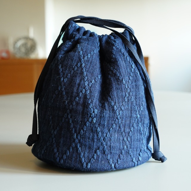 うしじま縫製　|　武州正藍染　巾着バッグ　大（内側　仕切り無）　二重刺子　濃紺　ダイヤ柄