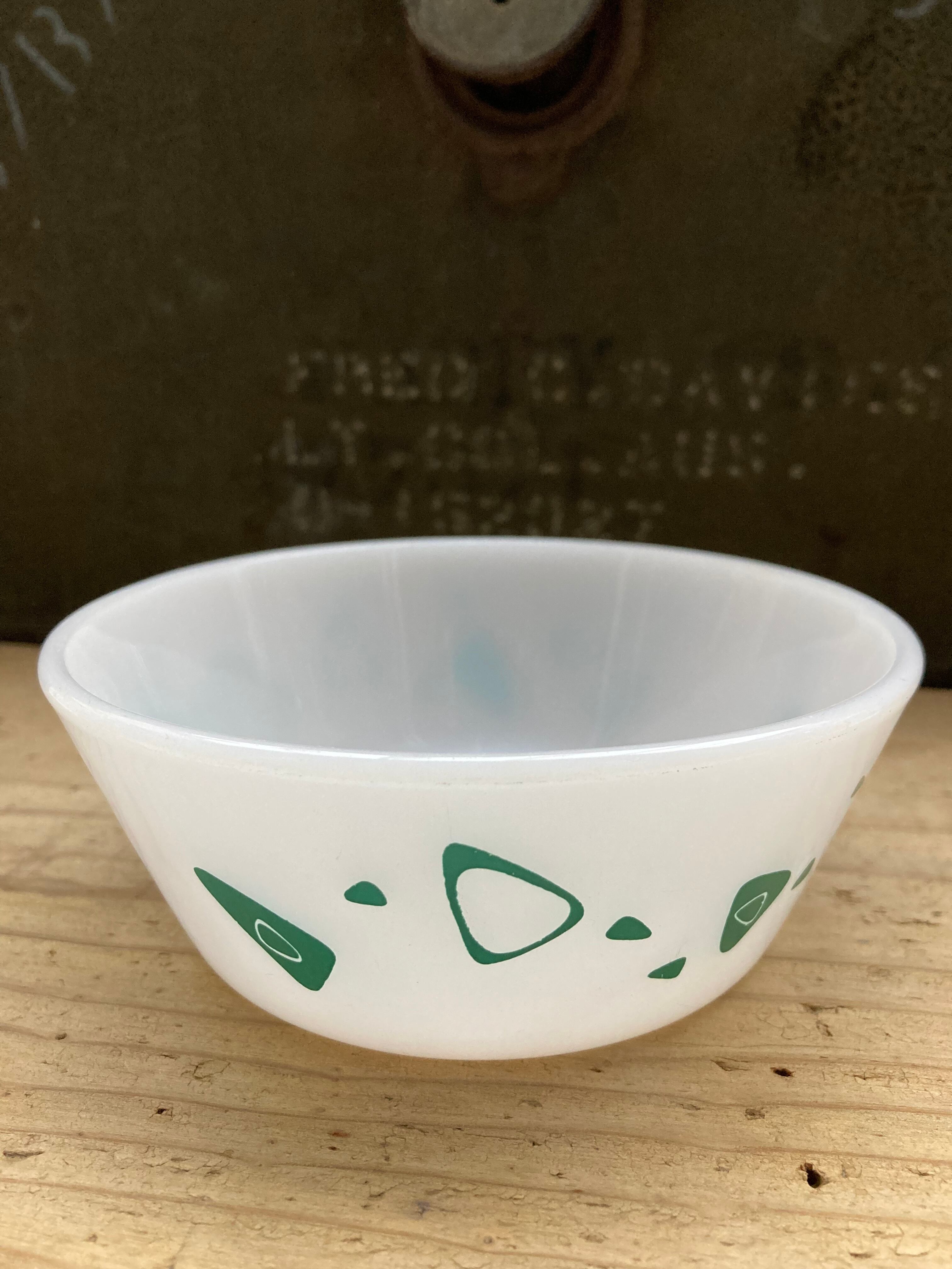 50s VINTAGE BOWL   (beady antiques)