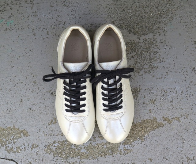 【上質なパールレザー】クラシックなデザインEMAのスニーカー/メタリックパールホワイト