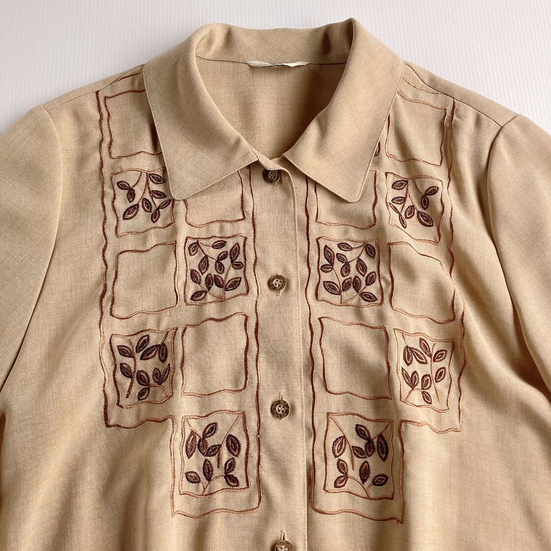 used レトロ ベージュ 刺繍 ブラウス 古着 ヴィンテージ vintage | Pay ID