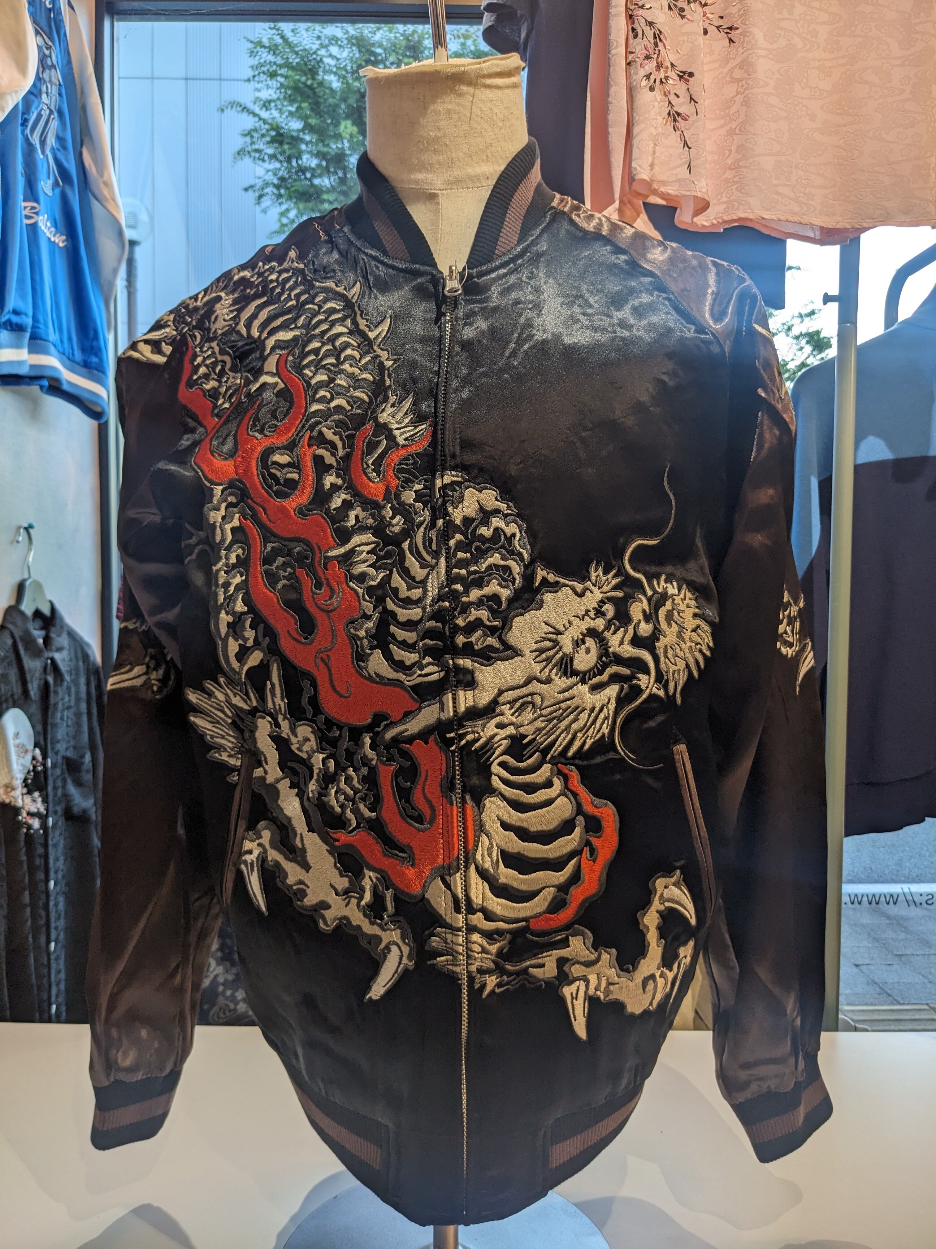 炎龍 ＆ 黒鳳凰 刺繍 リバ－シブルスカジャン JSKJ-517 Japanesque