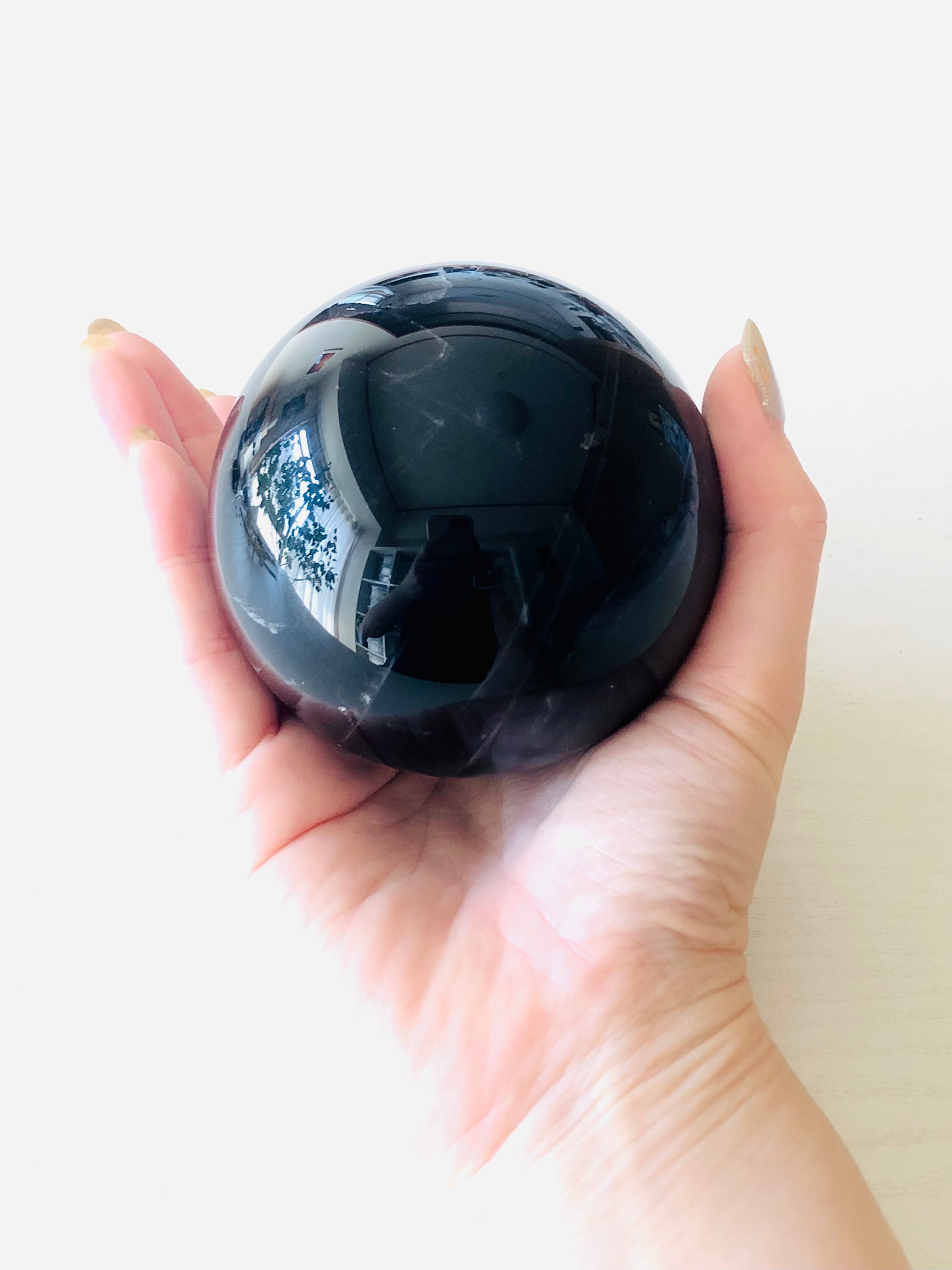 あなたを守る漆黒の盾！モリオン(黒水晶)の丸玉✴︎84mm | 虹色の星
