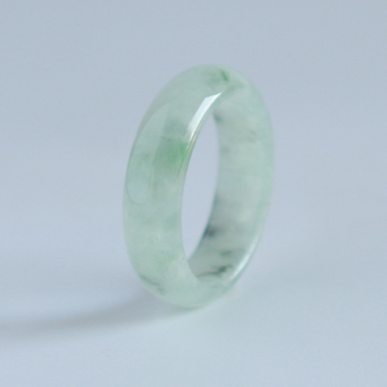 【16,5号】透明感あふれる 天然翡翠リング くり抜き甲丸リング A貨翡翠 jd_rg1481