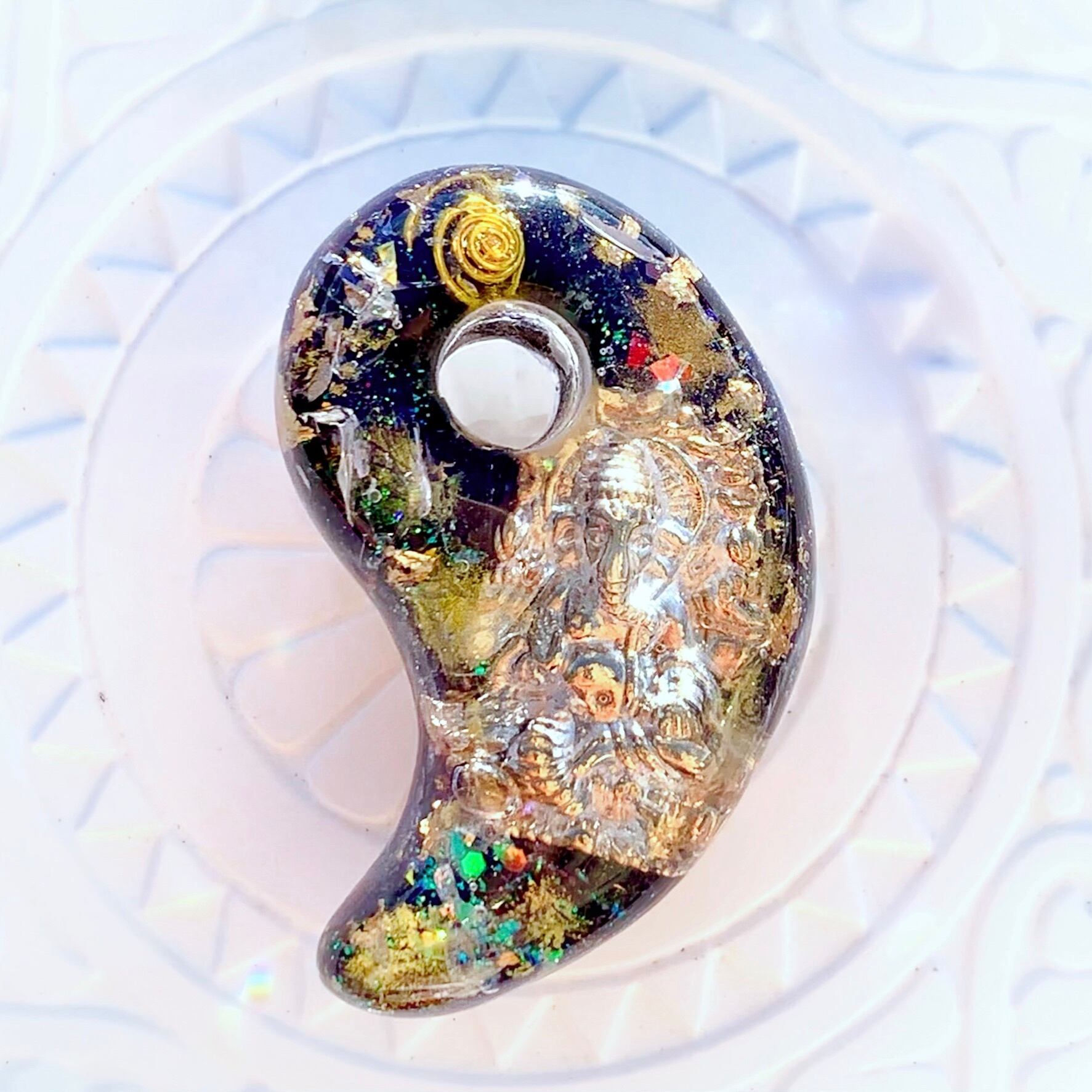 勾玉ー白龍オルゴナイト | ヒーリングサロン虹の輪