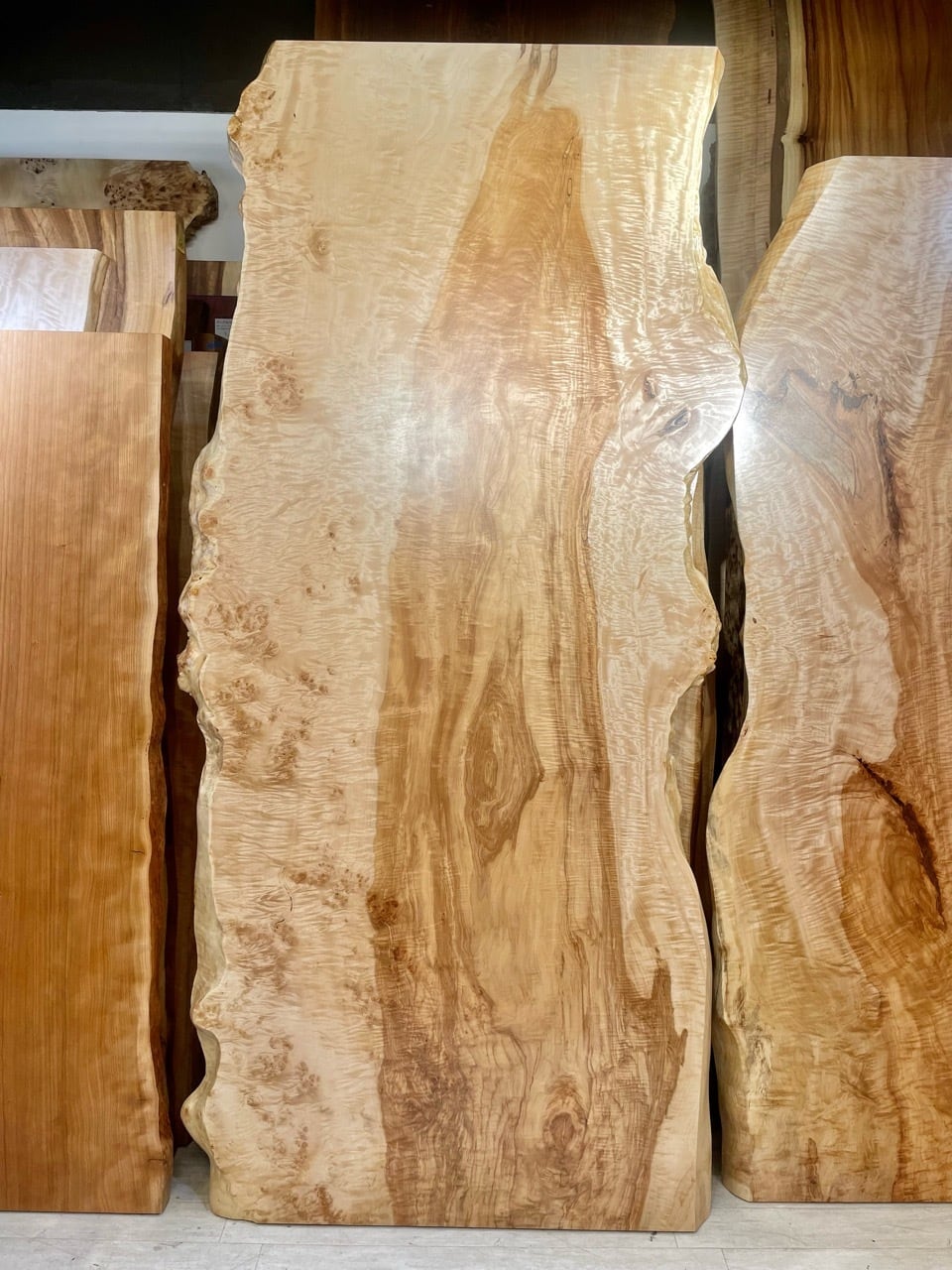 栃　耳付　国産天然木無垢　ダイニングテーブル　縮杢　虎斑　両面可　2wayT型脚 栃 耳付 国産天然木無垢 ダイニングテーブル 縮杢 虎斑 両面可 2wayT型