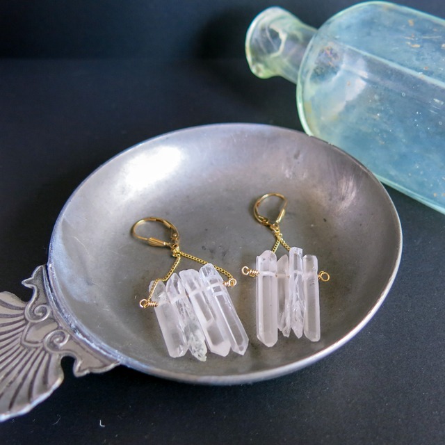 氷柱クォーツのチェーンピアス