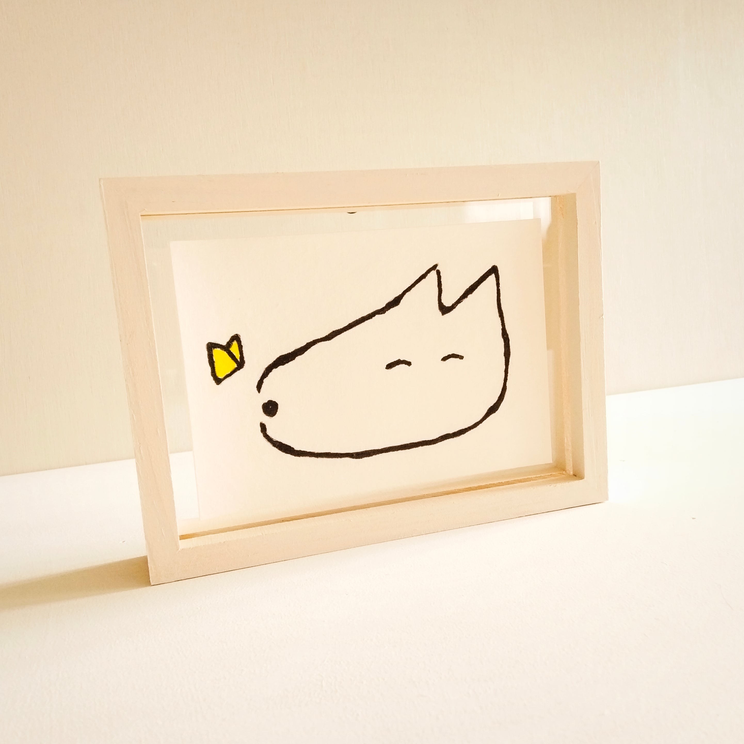 手描き犬の絵 木製フレーム付き 受注制作【犬・イラスト】「犬とちょうちょ」 ※木製額縁入り ・犬の絵