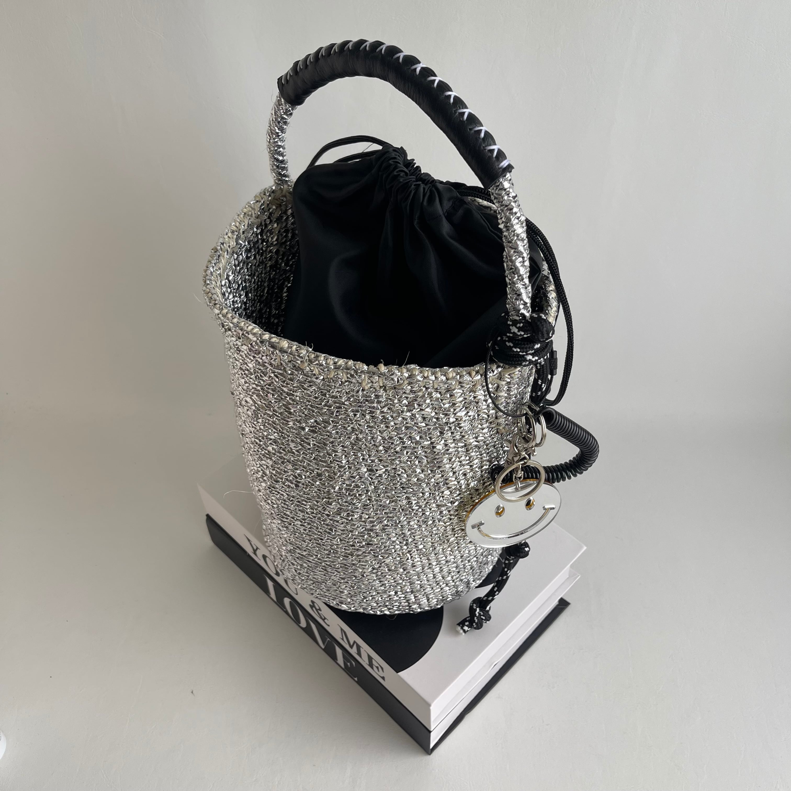 OVAL Kago-Bag / WIDE SIZE / スマイルチャーム＆巾着ポーチ付 | meong