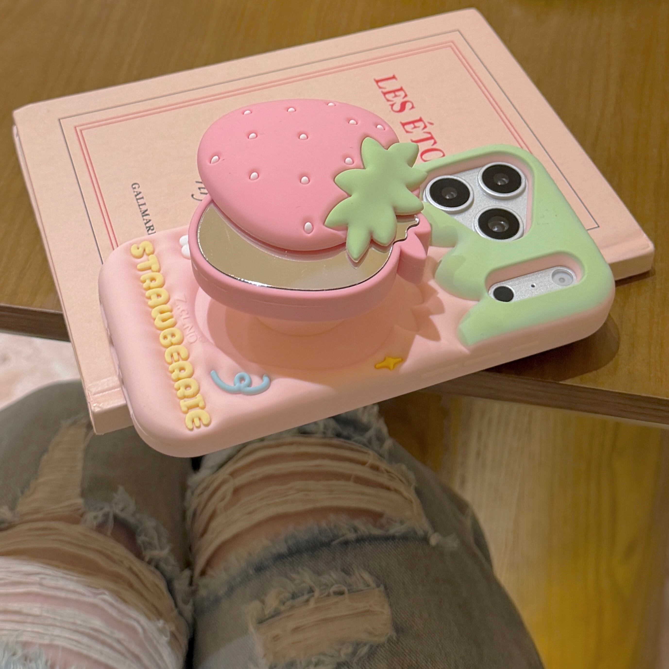 デコパージュꔛ‬ꕤ 収納ケース付きミラー♡小物入れ♡インテリア雑貨♡苺 ミラー付き イチゴ iPhone 17 16 ケース 可愛い いちご シリコン