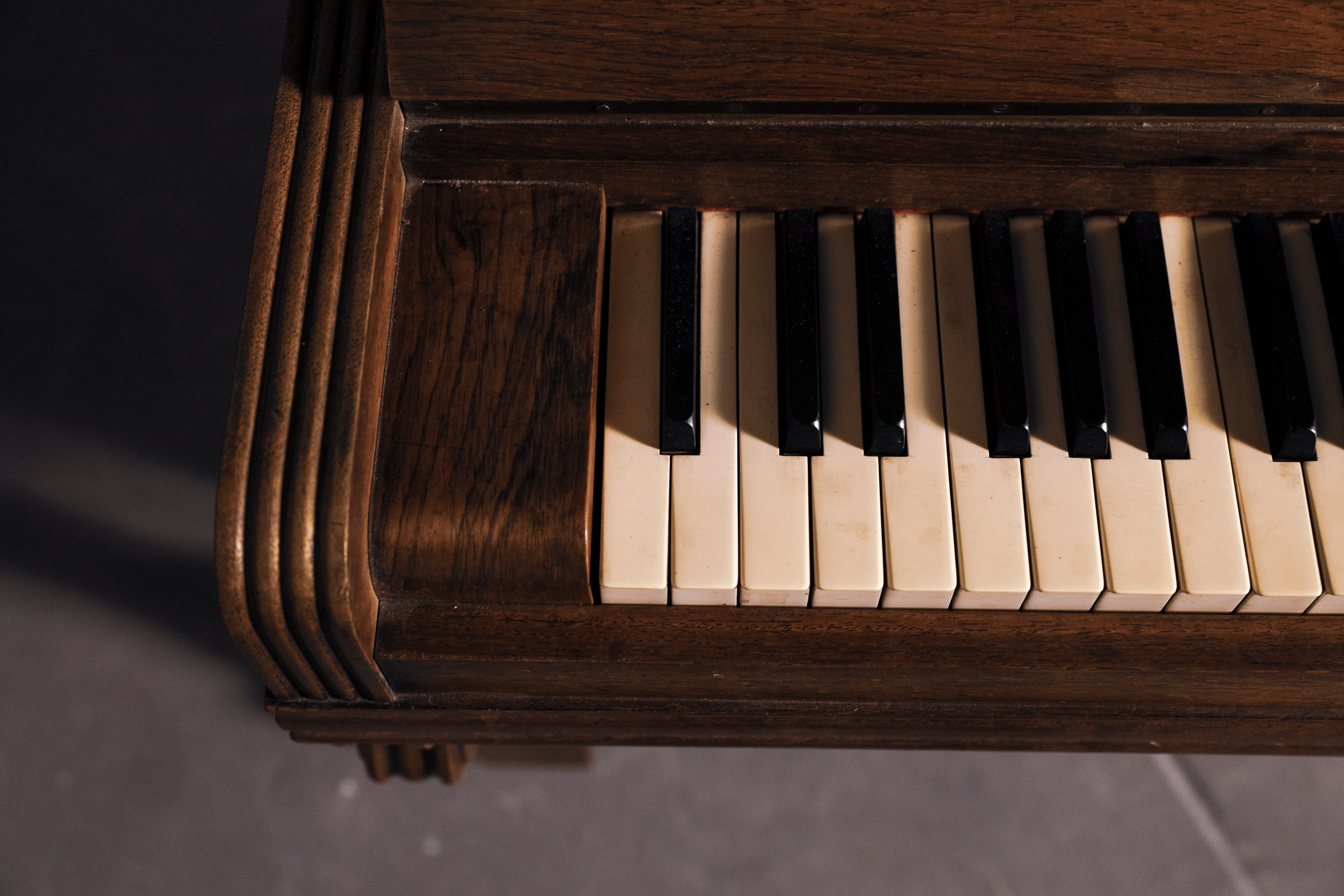 ピアノ/アンティークピアノ/Regy社/ピアノ/楽器/インテリアピアノ